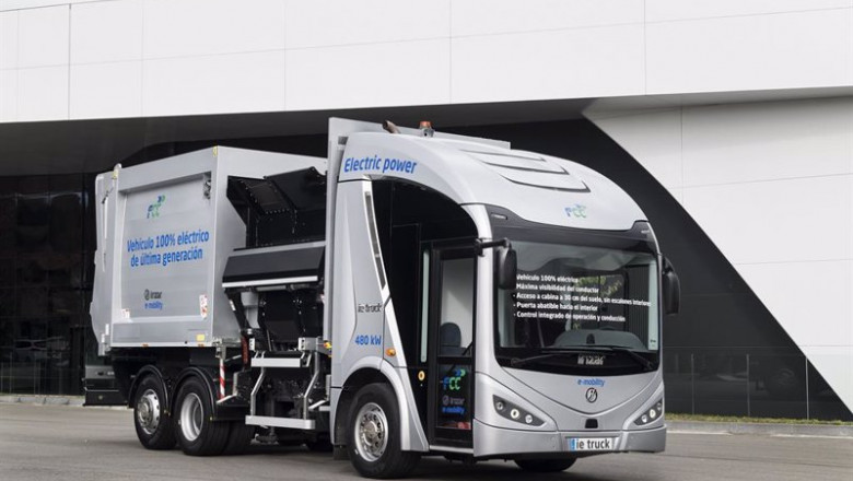 Vehículo recolector-compactador eléctrico plug-in autocargable ie-Urban, desarrollado con la plataforma FCC de e-movilidad | FCC MEDIO AMBIENTE - Archivo ep vehiculo recolector-compactador electrico plug-in autocargable ie-urban desarrollado con la