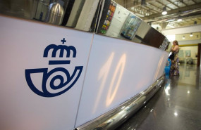 ep vista de uno de los mostradores de la oficina de correos de cibeles