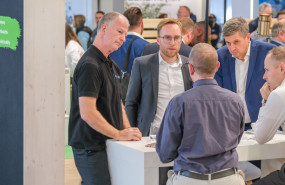 schneider electric integra procesadores de hailo technologies para aumentar las capacidades de ia jpg 