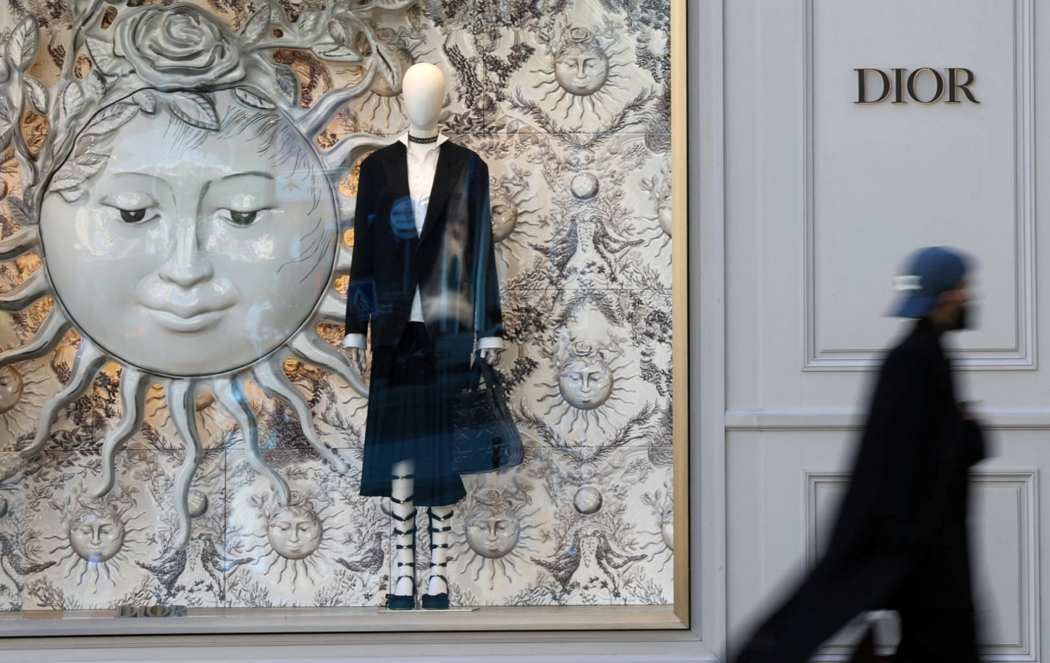 un magasin dior a paris 