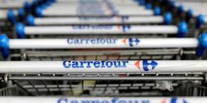 des chariots de courses dans un supermarche carrefour a sao paulo bresil 20230626121016 
