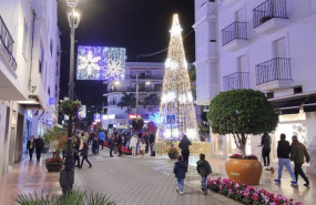 ep archivo   calle y comercios de estepona durante la navidad de 2021