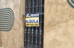 ep archivo   cartel de se alquila en una vivienda en alquiler en asturias