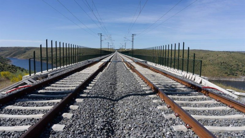 Archivo - Línea de alta velocidad de Extremadura | ADIF - Archivo ep archivo linea de alta velocidad de extremadura