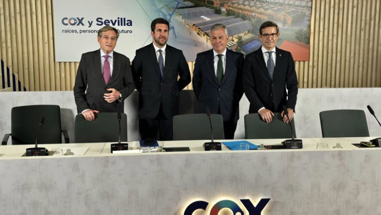 ep el consejero de industria energia y minas en funciones jorge paradela el alcalde de sevilla jose