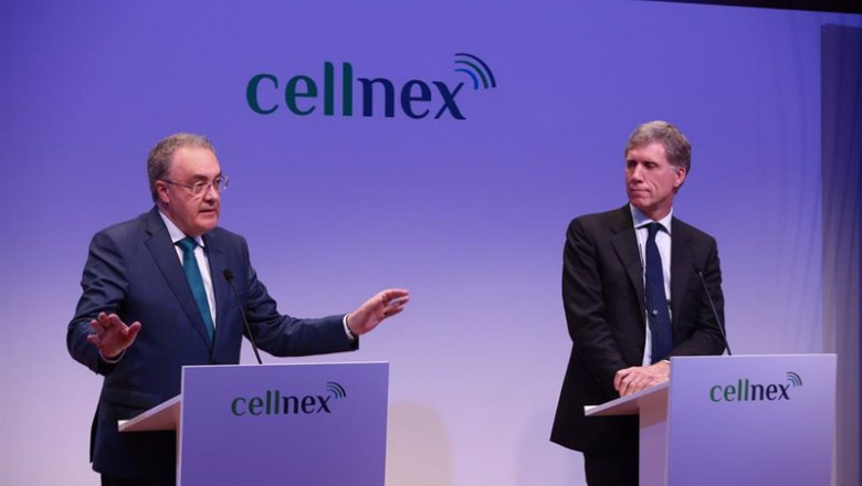 El consejero delegado de Cellnex, Tobias Martínez, y el presidente de la firma, Bertrand Khan, durante la rueda de prensa previa a la junta de accionistas celebrada este jueves 28 de abril en Madrid. | CELLNEX ep el consejero delegado de cellnex tobias martinez y el presidente de la firma bertrand khan