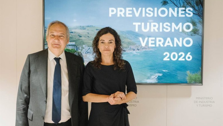 El ministro de Industria y Turismo, Jordi Hereu, y la secretaria de Estado de Turismo, Rosario Sánchez. | DAVID LOPEZ VILLALTA ep el ministro de industria y turismo jordi hereu y la secretaria de estado de turismo rosario 20260706113405