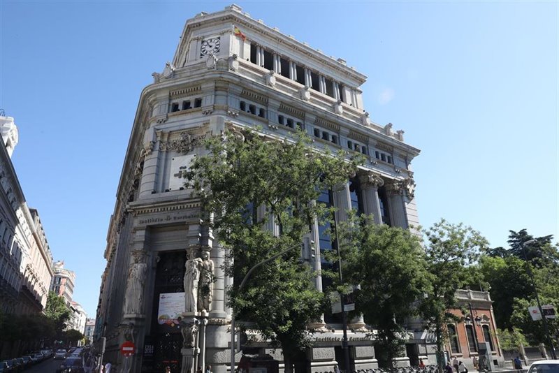 ep fachada del edificio de las cariatides donde se encuentra el instituto cervantes