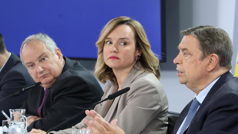 ep i d el ministro de industria y turismo jordi hereu la ministra de educacion formacion profesional