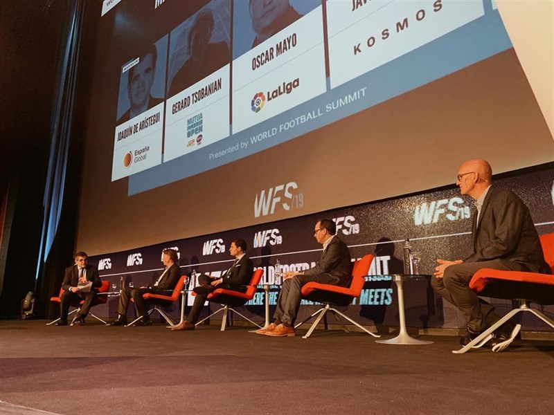 ep javier alonso oscar mayo y gerard tsobanian en world football summit