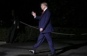 ep july 24 2019 - washington dc united states us president donald j trump walks on the south lawn as he arrives to the white house aftertrip to west virginia contacto