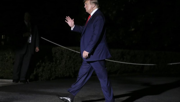 ep july 24 2019 - washington dc united states us president donald j trump walks on the south lawn as he arrives to the white house aftertrip to west virginia contacto
