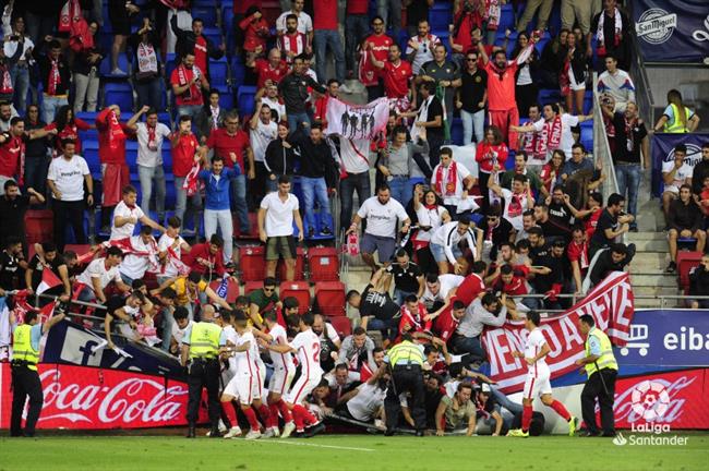 La grada de Ipurua cede tras una avalancha de seguidores en el Eibar-Sevilla | LALIGA ep la gradaipurua cedeuna avalanchaseguidoreseibar-sevilla