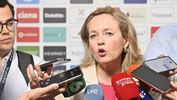 ep la vicepresidenta primera del gobierno y ministra de asuntos economicos nadia calvino atiende a