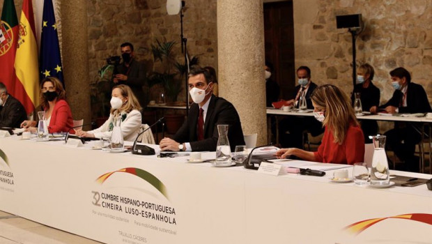 ep la vicepresidenta primera y ministra de asuntos economicos nadia calvino el presidente del