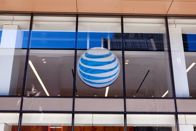 AT&T cae a mínimos de 29 años ante los problemas en su cableado