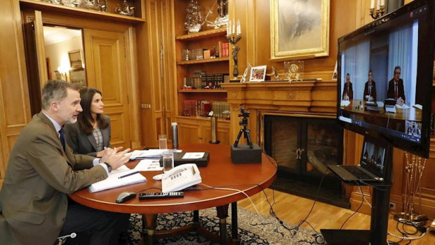 ep los reyes felipe vi y letizia se reunen por videoconferencia con responsables de la sociedad