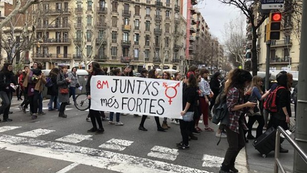 ep manifestanteseixamplebarcelonala huelga feminista