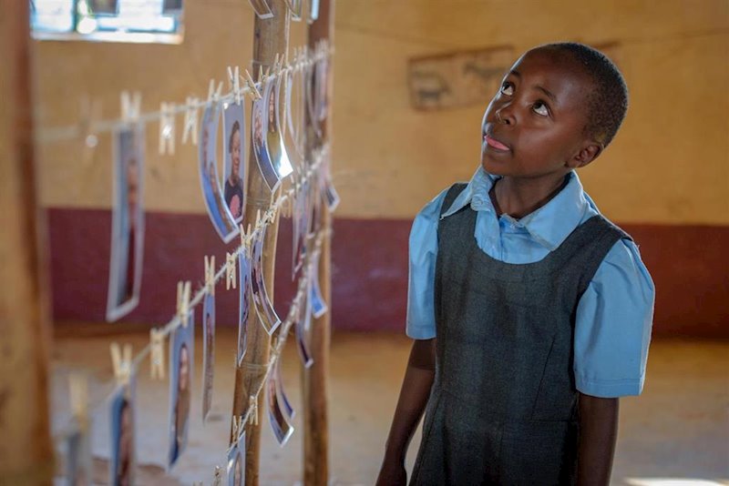 ep ndinda elige a su madrina en un evento en kenia