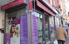 ep peluquerias de madrid totalmente cerradas un dia despues de que el gobierno pidese su apertura