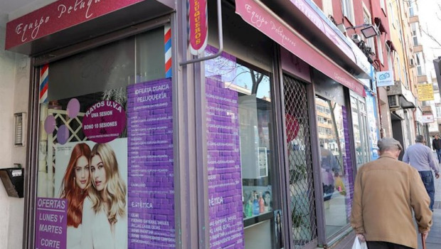 ep peluquerias de madrid totalmente cerradas un dia despues de que el gobierno pidese su apertura