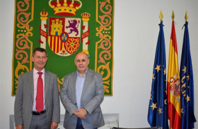 ep secretario generaltelefonica espana nicolas oriol izquierda ysecretario generalla federacion espanolamunicipiosprovincias femp carlos daniel casares derecha enfirmaun acuerdo