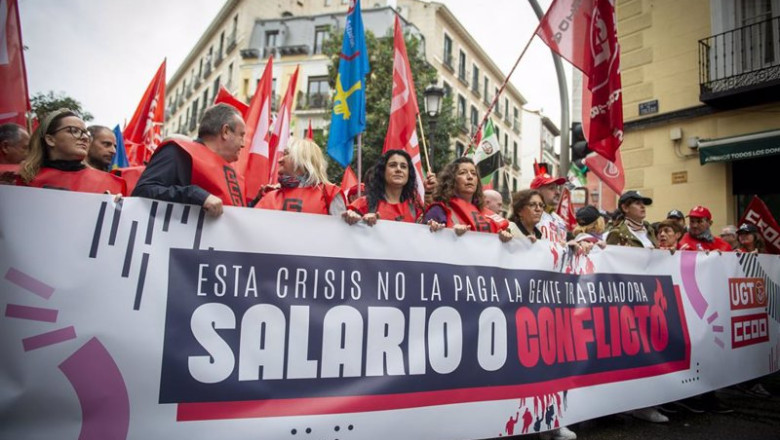 ep un grupo de personas durante una movilizacion convocada por ccoo y ugt el pasado 3 de noviembre ep un grupo de personas durante una movilizacion convocada por ccoo y ugt el pasado 3 de noviembre
