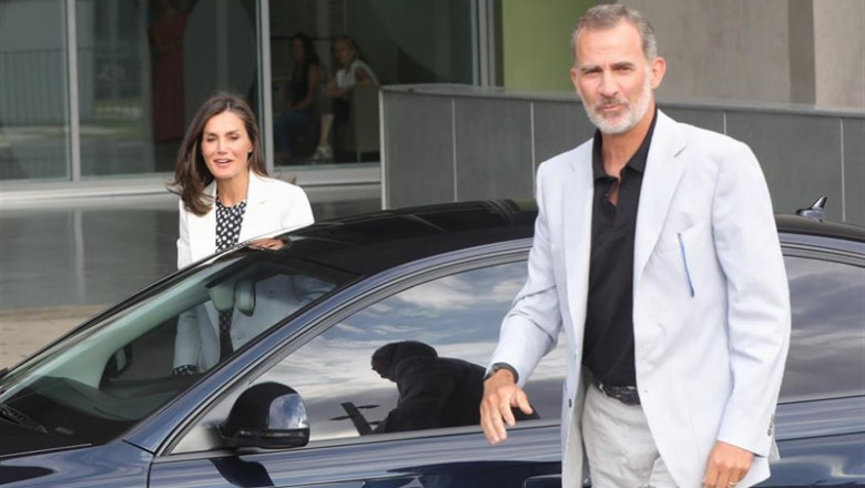 VÍDEO: Los reyes Felipe y Letizia visitan al rey Juan Carlos en el hospital | Jesús Hellín - Europa Press ep video los reyes felipe y letizia visitan al rey juan carlos en el hospital