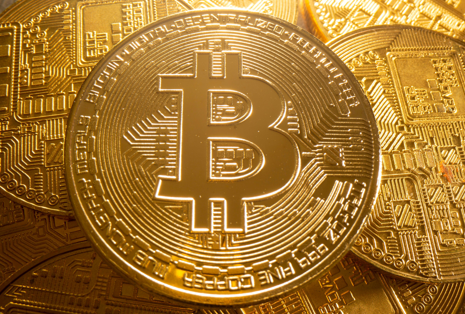 le bitcoin remonte a 60 000 dollars decision cle en vue sur un fonds indiciel a wall street 