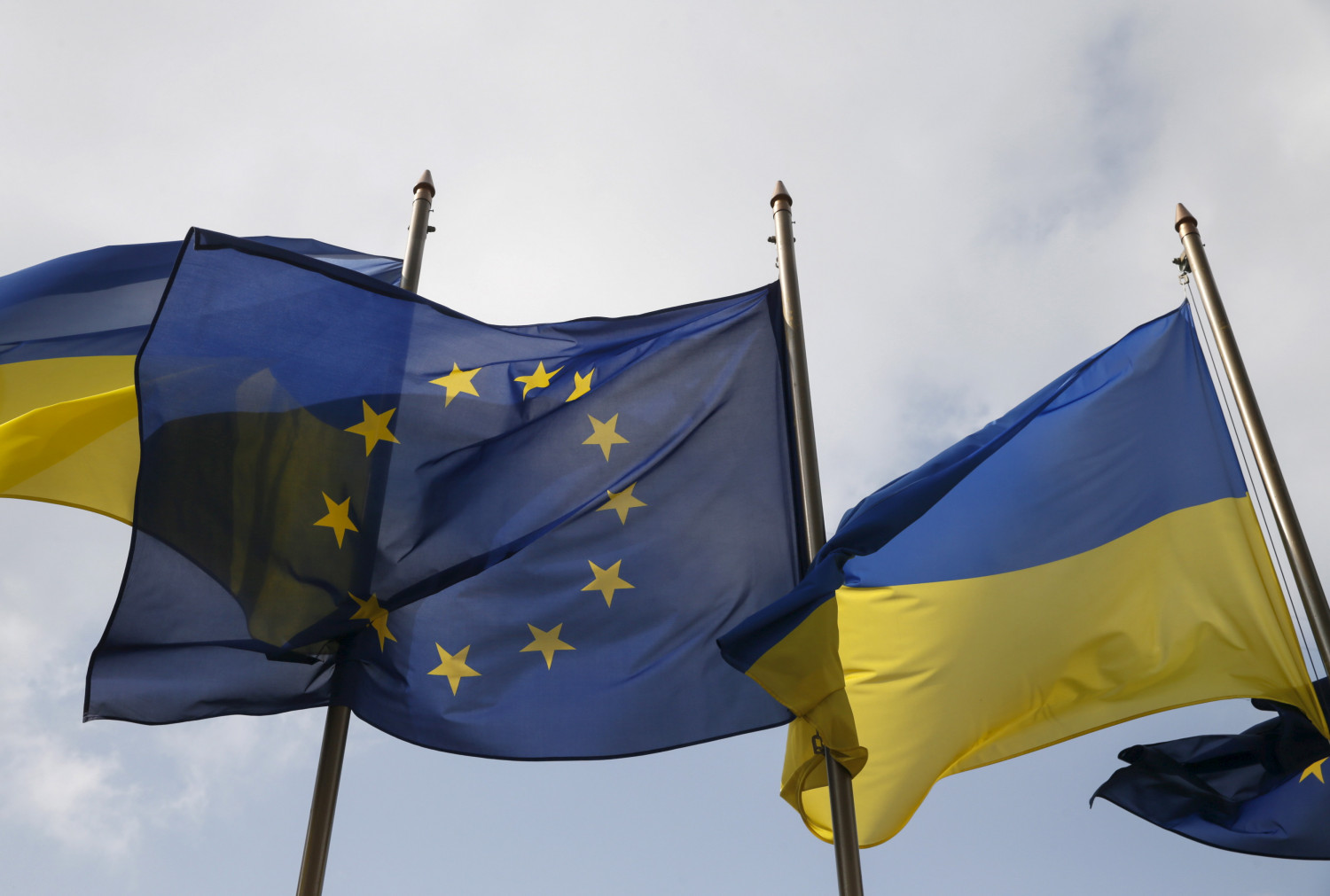 La UE concede a Ucrania y Moldavia el estatus de candidatos a la adhesión