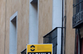 ep archivo   cartel de alquiler en un edificio de la capital a 27 de octubre de 2021 en madrid 20250512103405