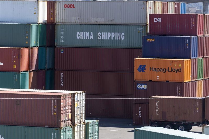 La presión sobre la cadena de suministro global sube en marzo a máximos de tres años