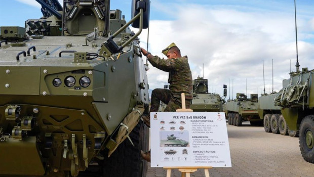 ep archivo   imagen de los primeros vehiculos 8x8 dragon entregados al ejercito de tierra en la base