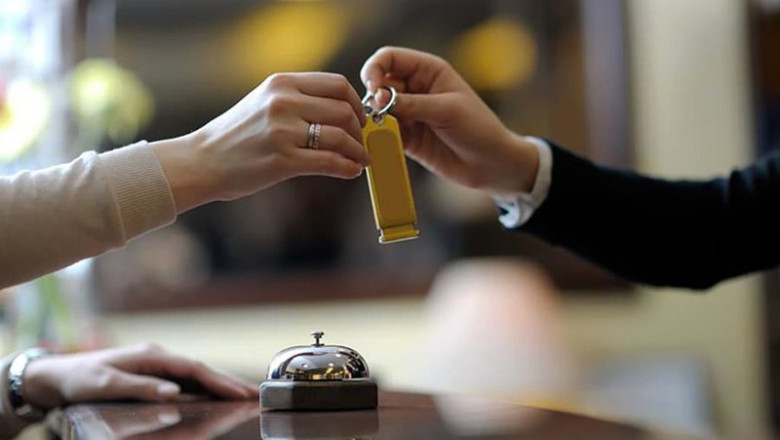 Imagen de un trabajador en un hotel. | MINISTERIO DE TRABAJO - Archivo ep archivo imagen de un trabajador en un hotel