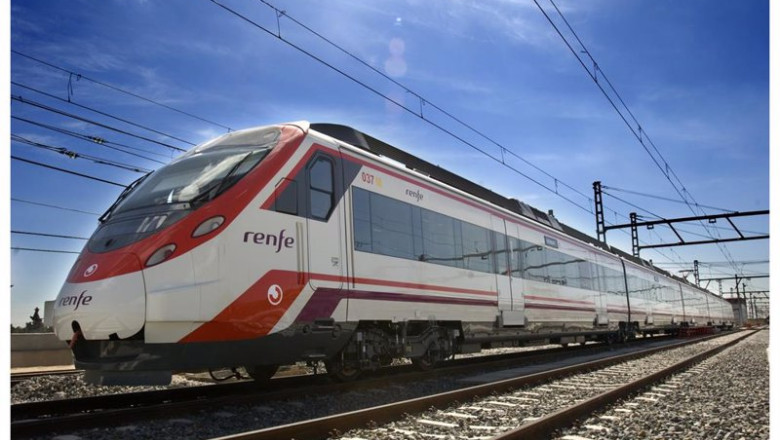 ep archivo tren de cercanias de renfe en foto de archivo ep archivo tren de cercanias de renfe en foto de archivo