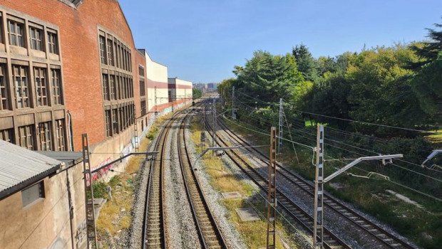 ep archivo   vias de tren a la entrada de santander