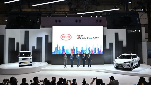 ep byd presenta racco su kei car electrico y el byd seal u dm i en el japan mobility show 2025