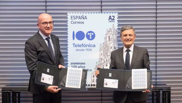 ep de izda a derecha angel vila ceo de telefonica y pedro saura presidente de correos