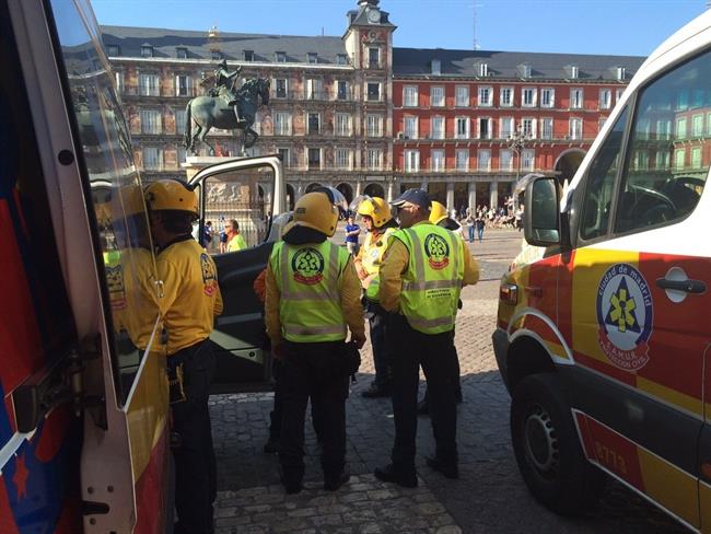 Efectivos del Samur-Protección Civil en Plaza Mayor | EMERGENCIAS MADRID ep efectivossamur-proteccion civilplaza mayor