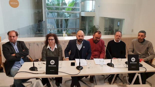 ep el abogado de jordi cuixart benet salellas el vicepresidente de omnium marcel mauri y