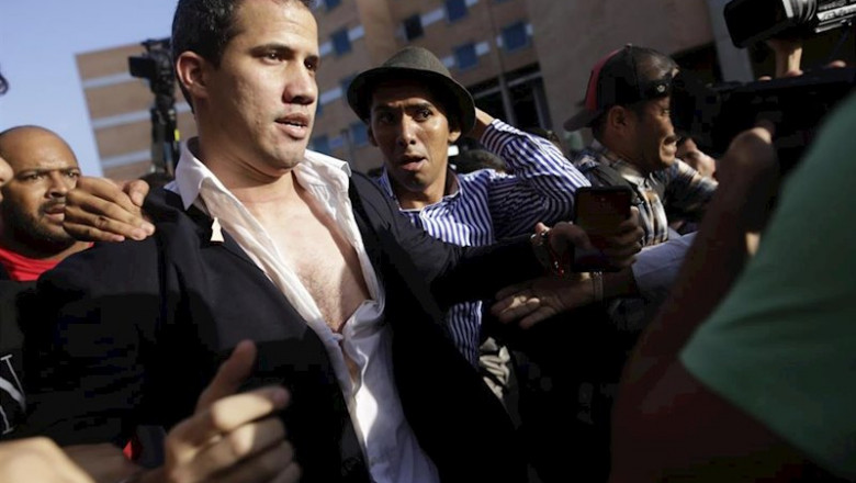 ep el autoproclamado presidente encargado de venezuela juan guaido a su regreso al pais tras una