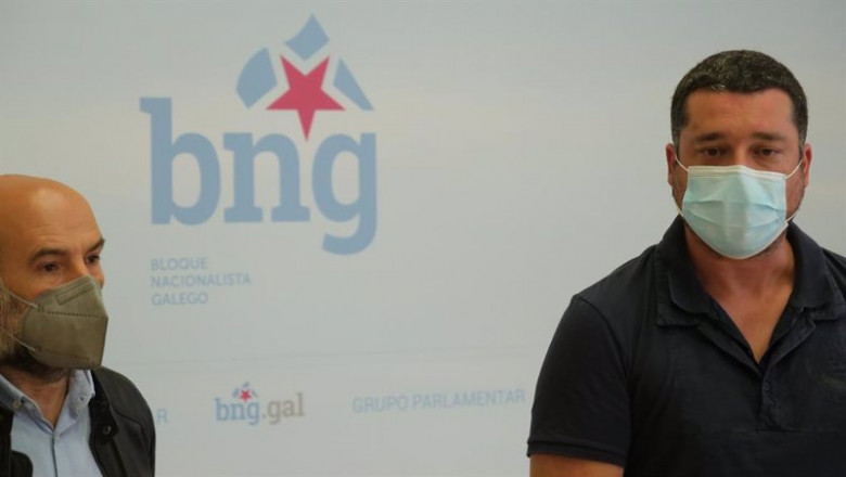 ep el diputado del bng en el congreso nestor rego junto al diputado en el parlamento gallego ramon