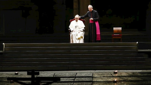 ep el papa preside el via crucis del viernes santo