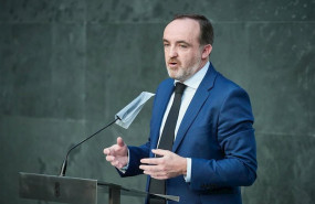 ep el portavozde navarra suma javier esparza interviene en una rueda de prensa en el parlamento de
