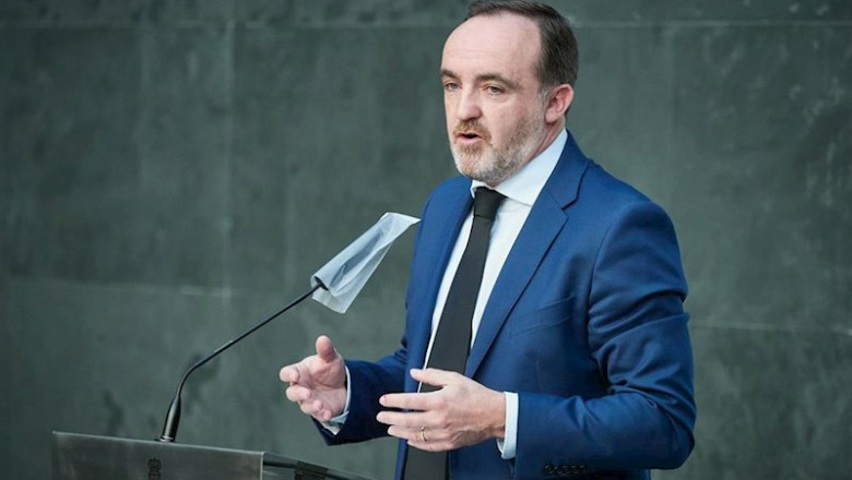 ep el portavozde navarra suma javier esparza interviene en una rueda de prensa en el parlamento de