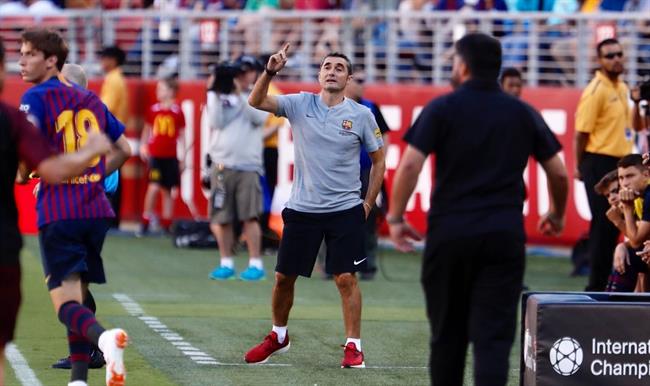 El entrenador del FC Barcelona, Ernesto Valverde, en un partido de pretemporada. | @FCBARCELONA ep entrenadorfc barcelona ernesto valverde enpartidopretemporada