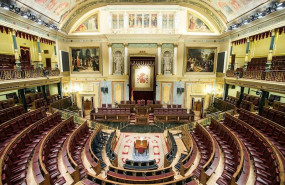 ep escanos vacios en el hemiciclo del congreso