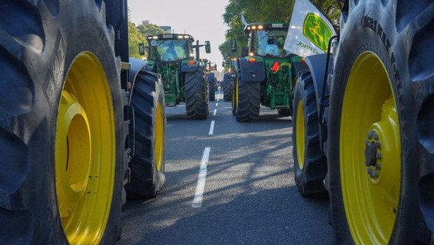 ep imagen de los tractores de agricultores onubenses en la manifestacion de este jueves en sevilla