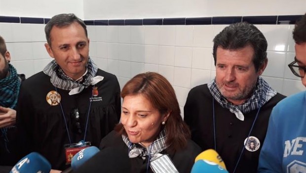 ep isabel bonig atiendelos medios ante ciscarsanchez