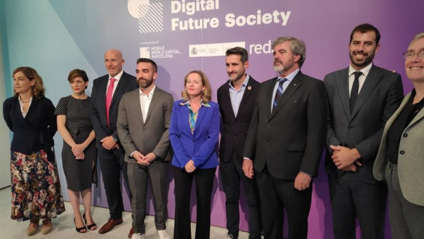 ep la ministra de economia y empresa nadia calvino en el centro en la presentacion de la iniciativa
